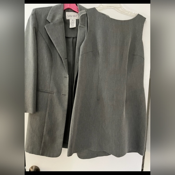 Jacket and sheath dress set - Picture 2 of 3